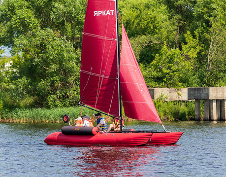 Надувной парусный катамаран Яркат